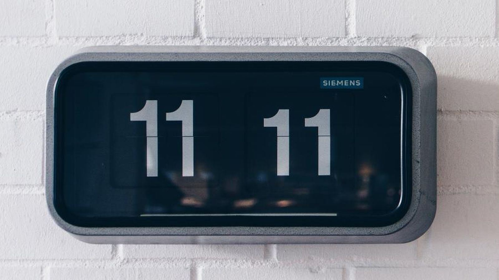 Flip clock showing 11:11